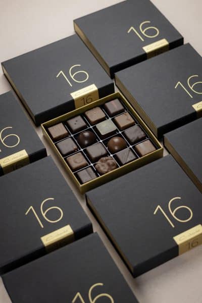 C.Chocolat écrins de chocolats coffrets de chocolats
Chocolat artisanal idée cadeau bonbon de chocolat ganache au chocolat au lait chocolat noir praliné caramel au beurre salé 
C.Chocolat Brest Duquesne Jaurès Guipavas Coataudon Kergaradec Landerneau rue du pont Quimper rue Kéréon Finistère
Expédition par colis livraison à domicile