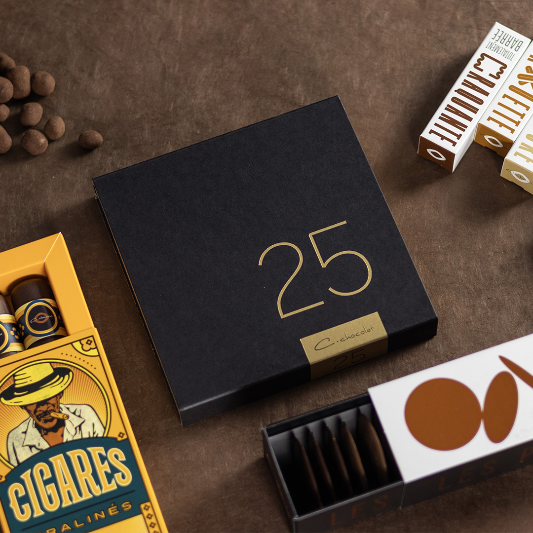 Sélection de gourmandises artisanales : écrin de chocolats, boite de cigares, palets, barres gourmandes...