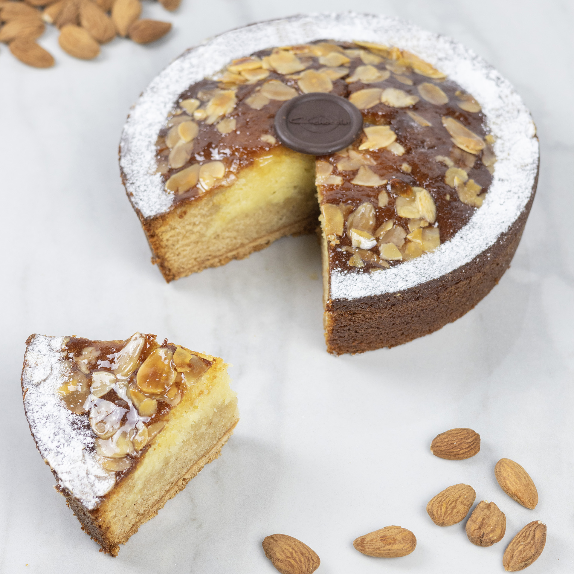 cake épiphanie gâteau des rois amande façon frangipane couronne des rois fève C.Chocolat C.Chocolat Chocolats - Écrins de chocolat - gâteaux de voyages - gourmandises - idées cadeaux tablettes de chocolat C.Chocolat Brest Duquesne Jaurès Guipavas Coataudon Kergaradec Landerneau rue du pont Quimper rue Kéréon Finistère Expédition par colis livraison à domicile