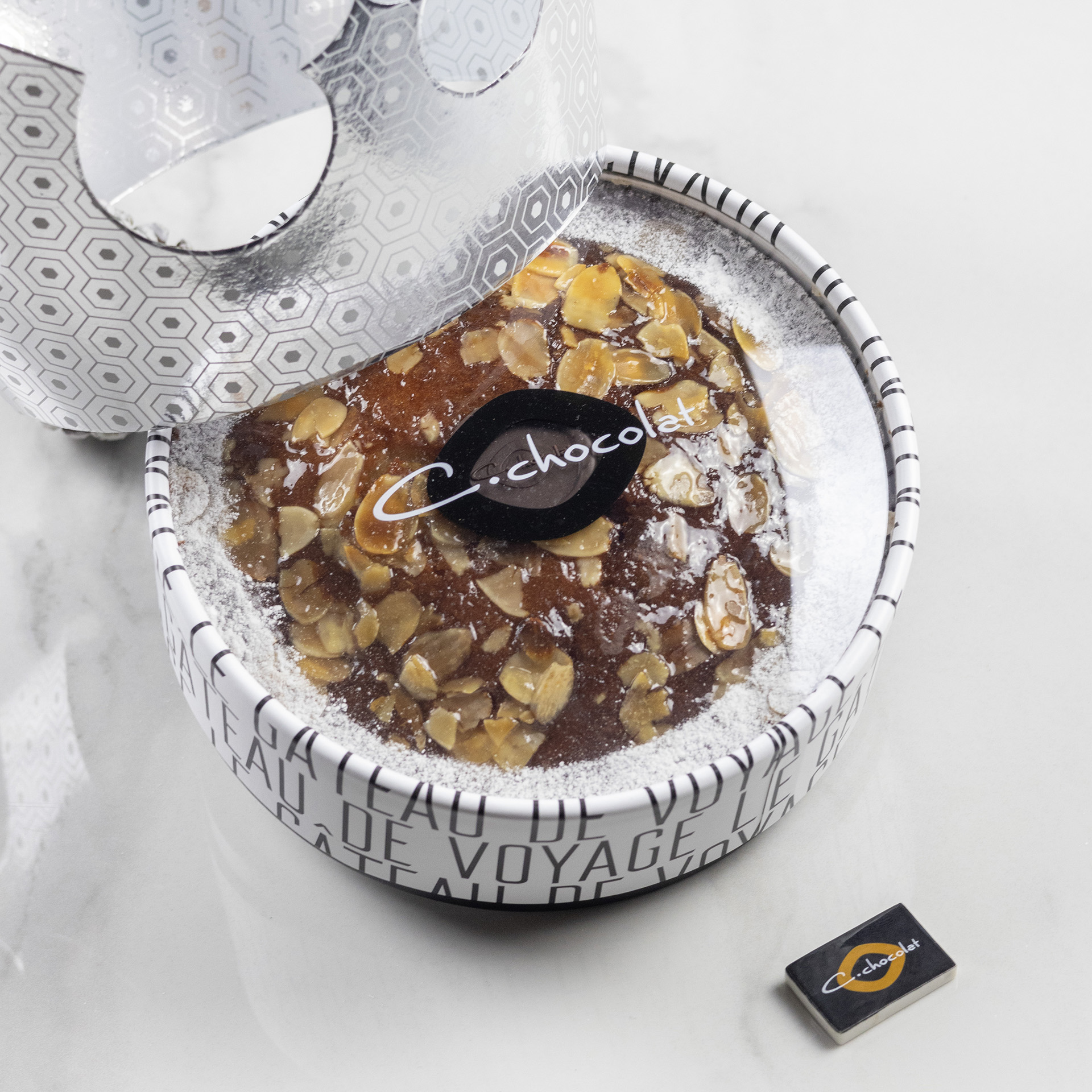cake épiphanie gâteau des rois amande façon frangipane couronne des rois fève C.Chocolat C.Chocolat Chocolats - Écrins de chocolat - gâteaux de voyages - gourmandises - idées cadeaux tablettes de chocolat C.Chocolat Brest Duquesne Jaurès Guipavas Coataudon Kergaradec Landerneau rue du pont Quimper rue Kéréon Finistère Expédition par colis livraison à domicile