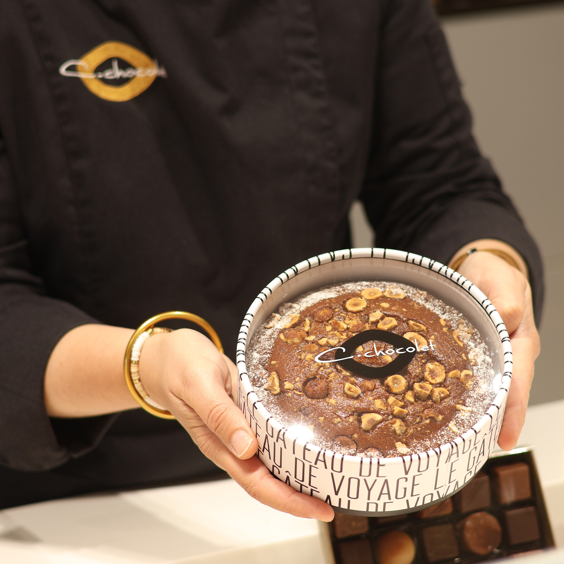 Sélection de gâteaux de voyage : cake fruits confits, cake moelleux noisette, cake vanille passion, mi-cuit au chocolat...